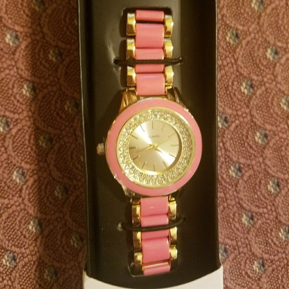 Avon Accessories - NIB Avon signature collection watch. Pink New Batteries Installed B4 Shipping